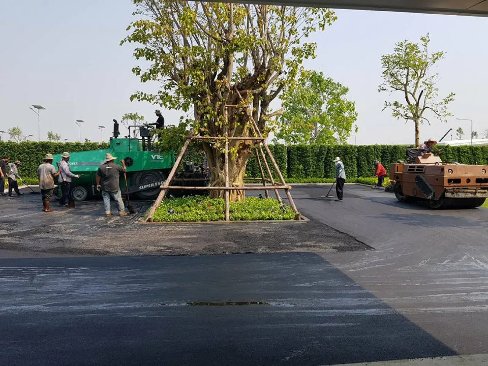 งานปรับผิวลานจอดรถ ถนนทางเข้า สำนักงานท่าอากาศยานสุวรรณภูมิ