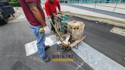 ลอกพื้นยางมะตอยเก่า บดอัดพื้นเดิม และลาดยางมะตอยใหม่ — ภาพที่ 2
